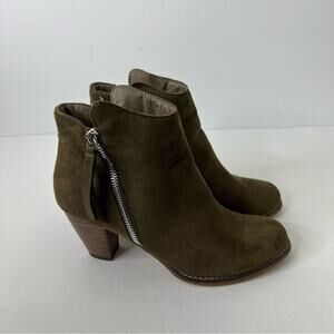 Leila Stone Karol forest green booties chunky heels Sz 7.5